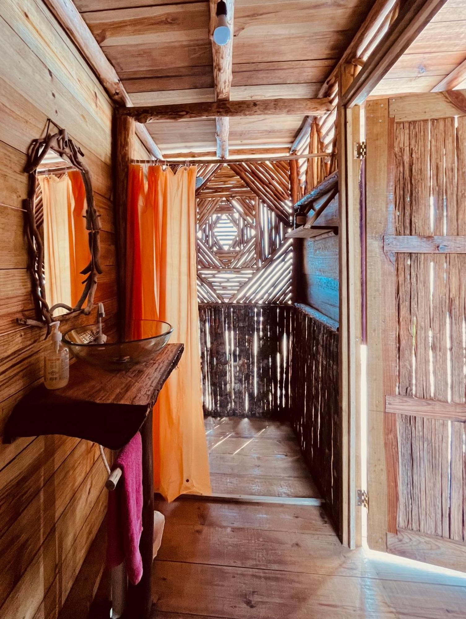 Urraca Monkey Island Eco Resort (Adults Only) Punta Laurel Екстер'єр фото